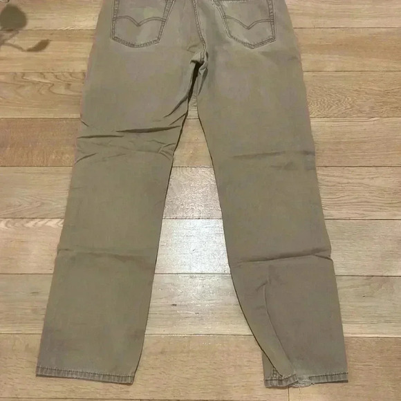 Brown Levi’s - Picture 4 of 5